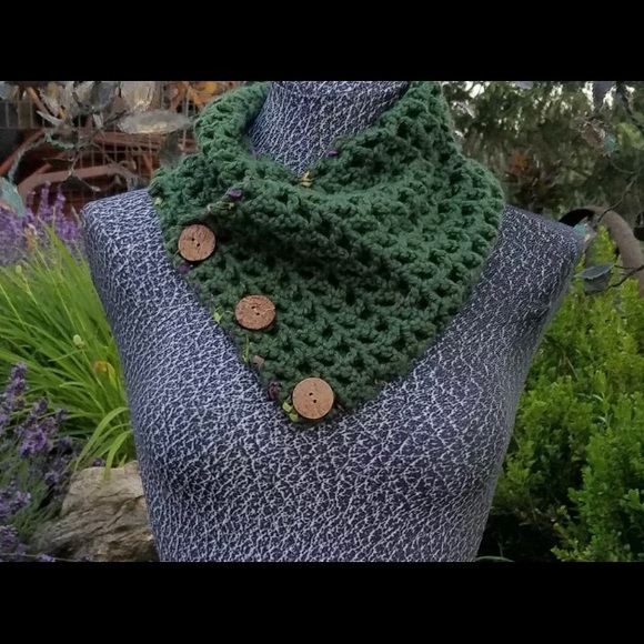 Deb’s Expressions Accessories - SCARF Buttoned Cowl